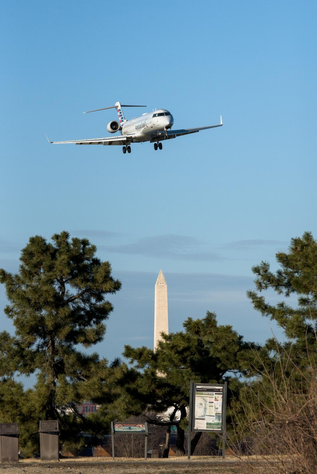 CRJ on Final Over the Washington Monument