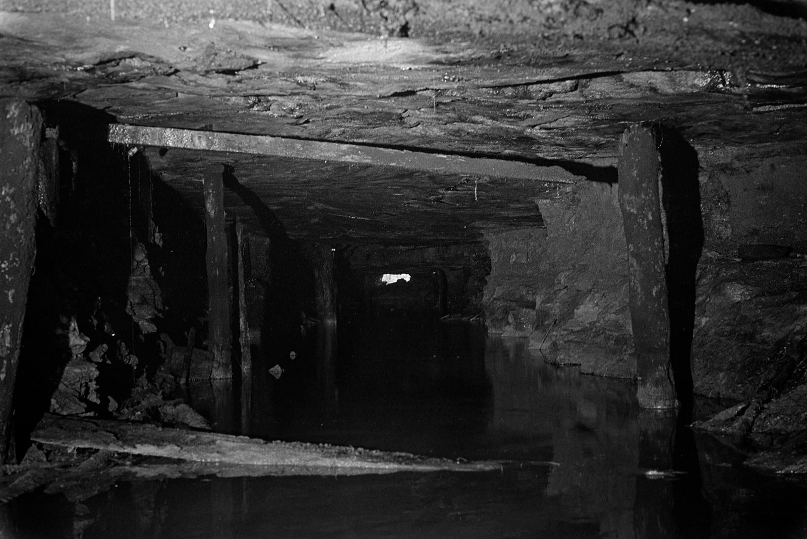 Don't trip, you'll take a mouthful of acid mine water.
Pentax ME Super / 50mm f2 SMC / Kentmere PAN 400 / Rodinal 1+25